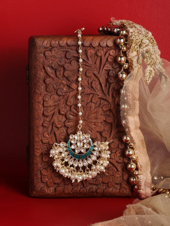 AccessHer Women Gold-Plated & White Kundan Maang Tika