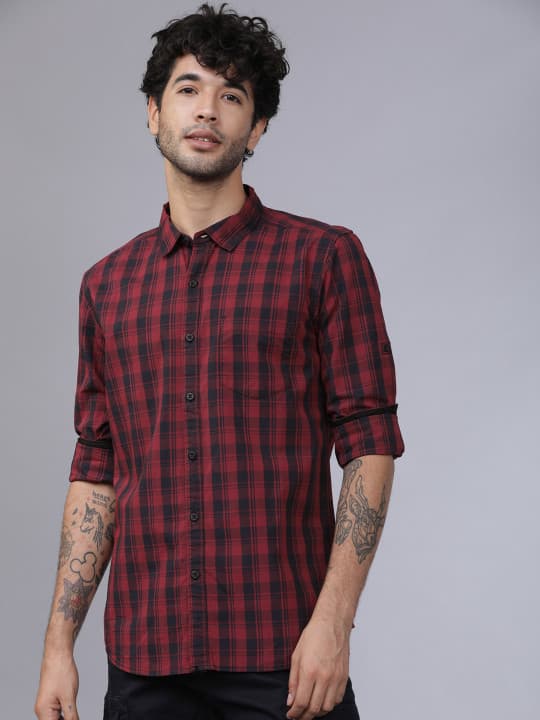 HIGHLANDER Men Navy Blue & Red Slim Fit Checked Casual Shirt