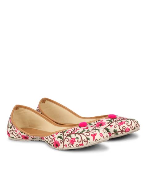 Floral Print Juttis